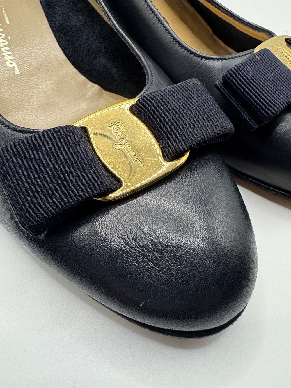 Salvatore Ferragamo navy blue Leather Vara Bow Pumps with Gold Buckle - Picture 4 of 13